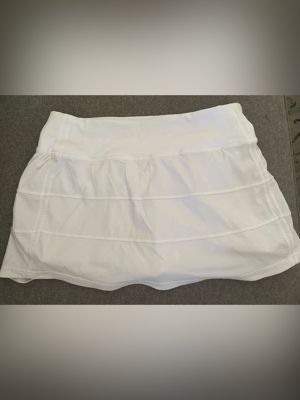 Lululemon Women’s size 4 White Athletic Skort